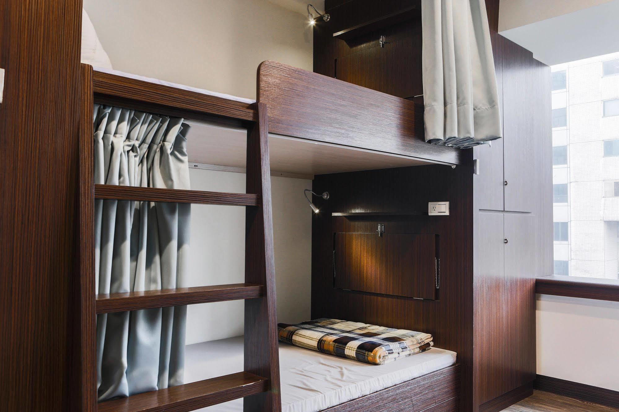 Sleepy Dragon Hostel Тайбэй Экстерьер фото