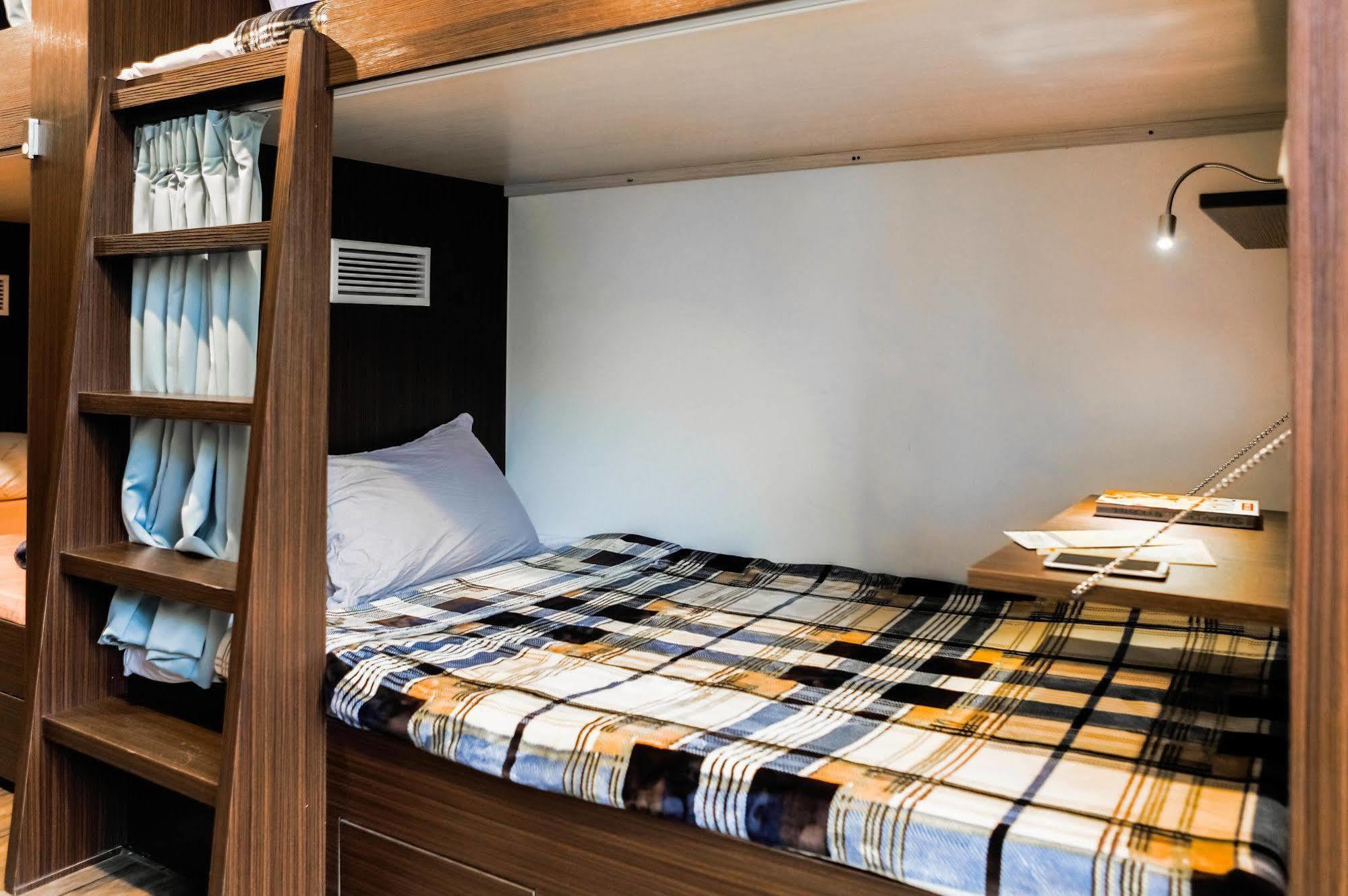 Sleepy Dragon Hostel Тайбэй Экстерьер фото