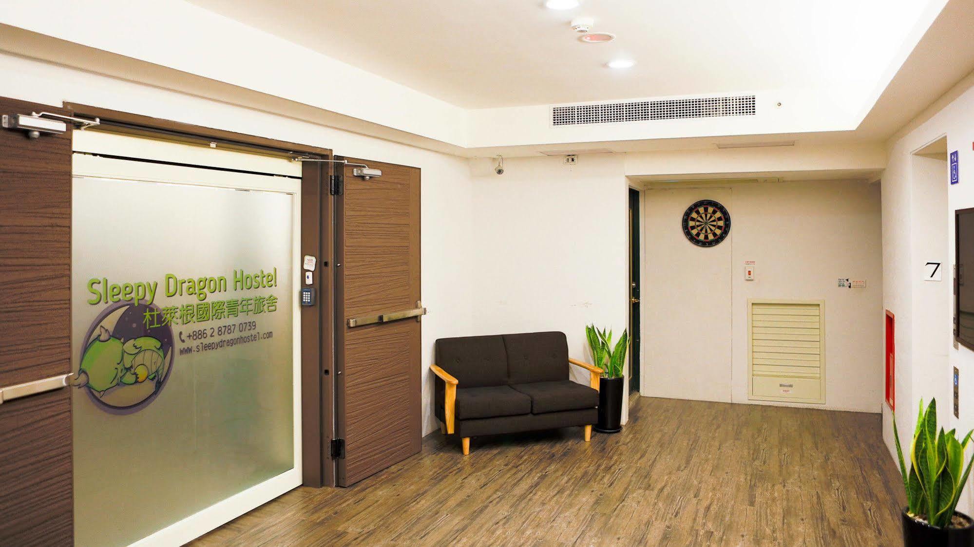 Sleepy Dragon Hostel Тайбэй Экстерьер фото